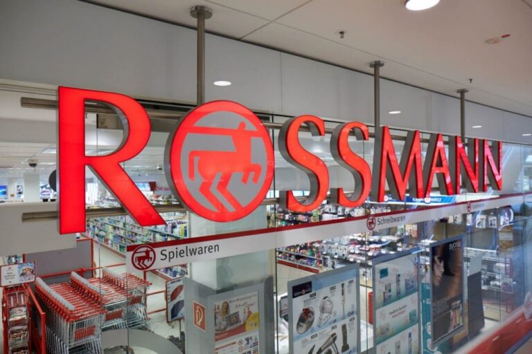 Сеть супермаркетов Rossmann в г. Лодзь. Работники склада