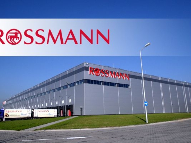 Працівники складу маркетів Rossmann у м. Лодзь